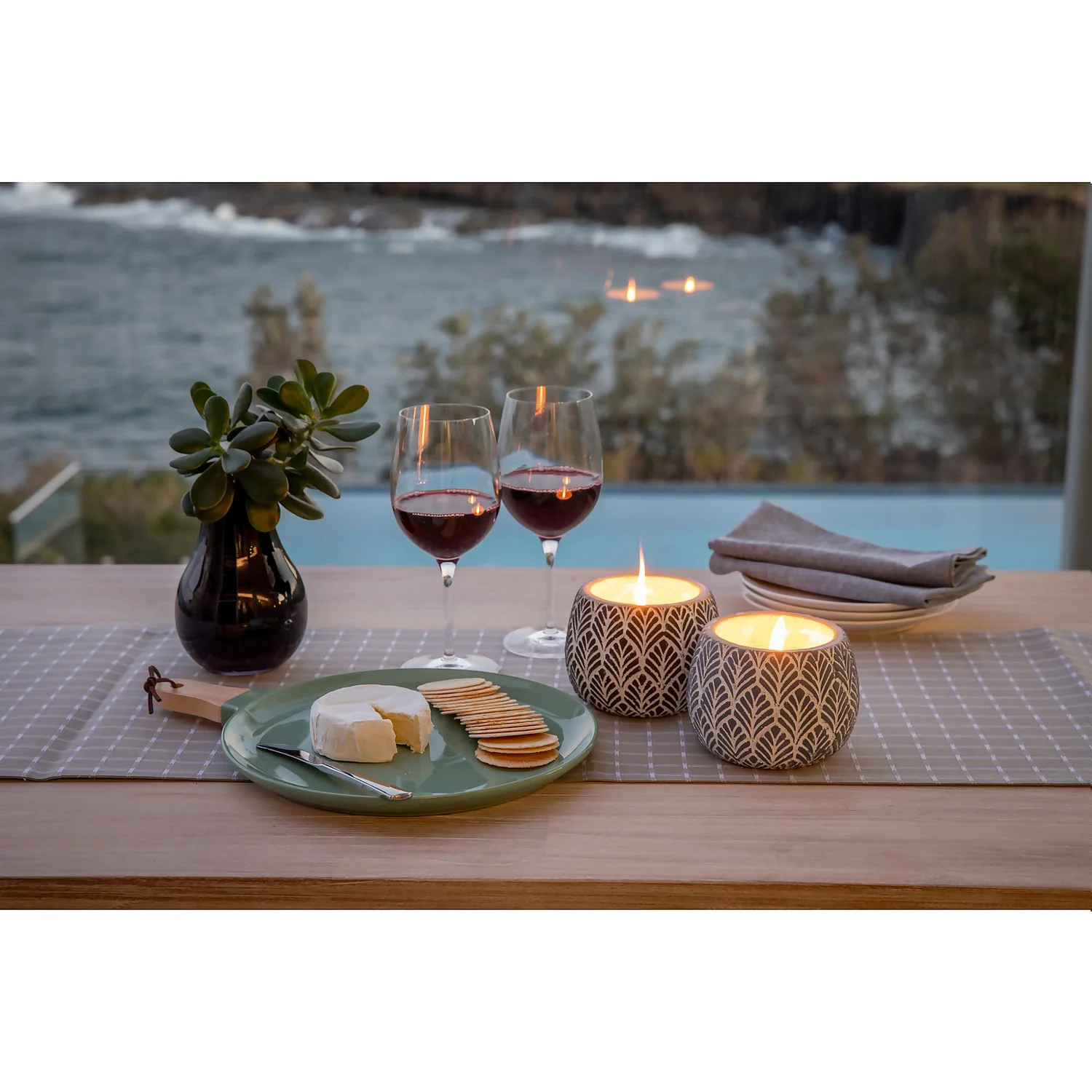 Biteshield Citronella Leaf Pot Candle - Grey 3 Biteshield Citronella Leaf Pot Candle - Grey - Image 3