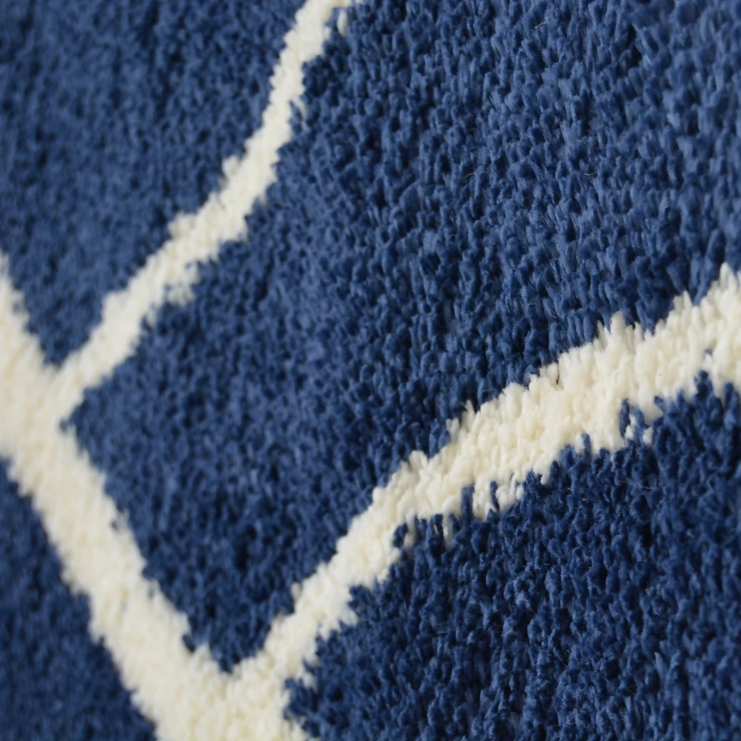 Snug Bubbles Rug - Navy & Ivory - 160x230cm 2 Snug Bubbles Rug - Navy & Ivory - 160x230cm - Image 2