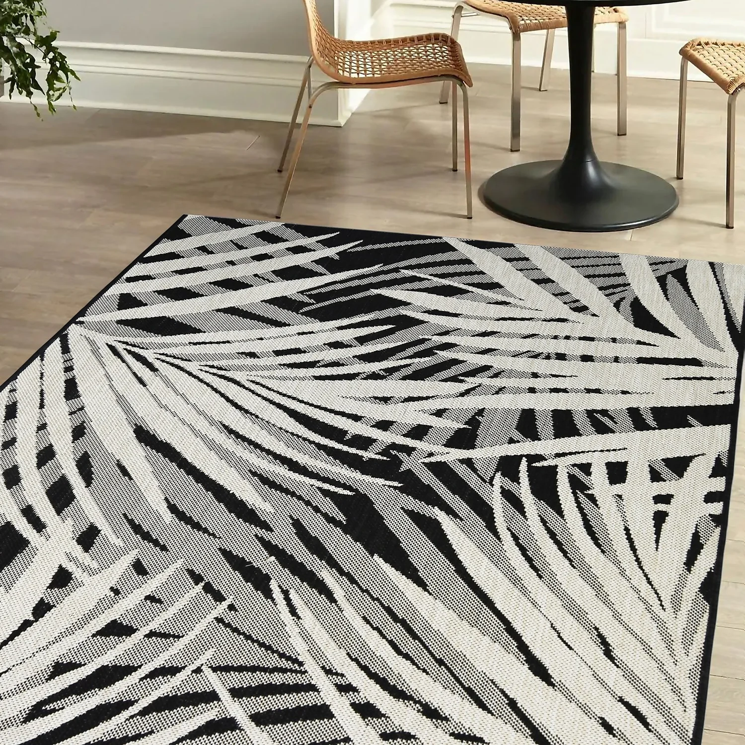 County Leaf Indoor/Outdoor Rug - Black - 160x230cm 5 County Leaf Indoor/Outdoor Rug - Black - 160x230cm - Image 5