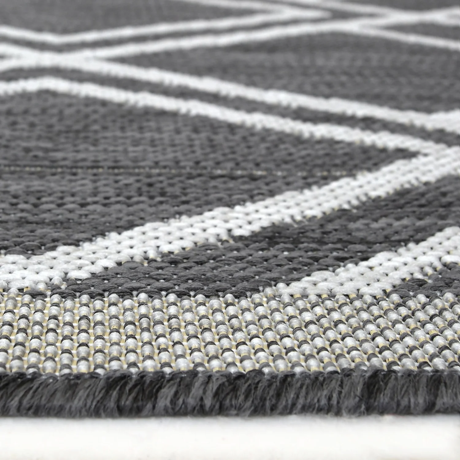 County Diamonds Indoor/Outdoor Rug - Silver - 120x170cm 5 County Diamonds Indoor/Outdoor Rug - Silver - 120x170cm - Image 5