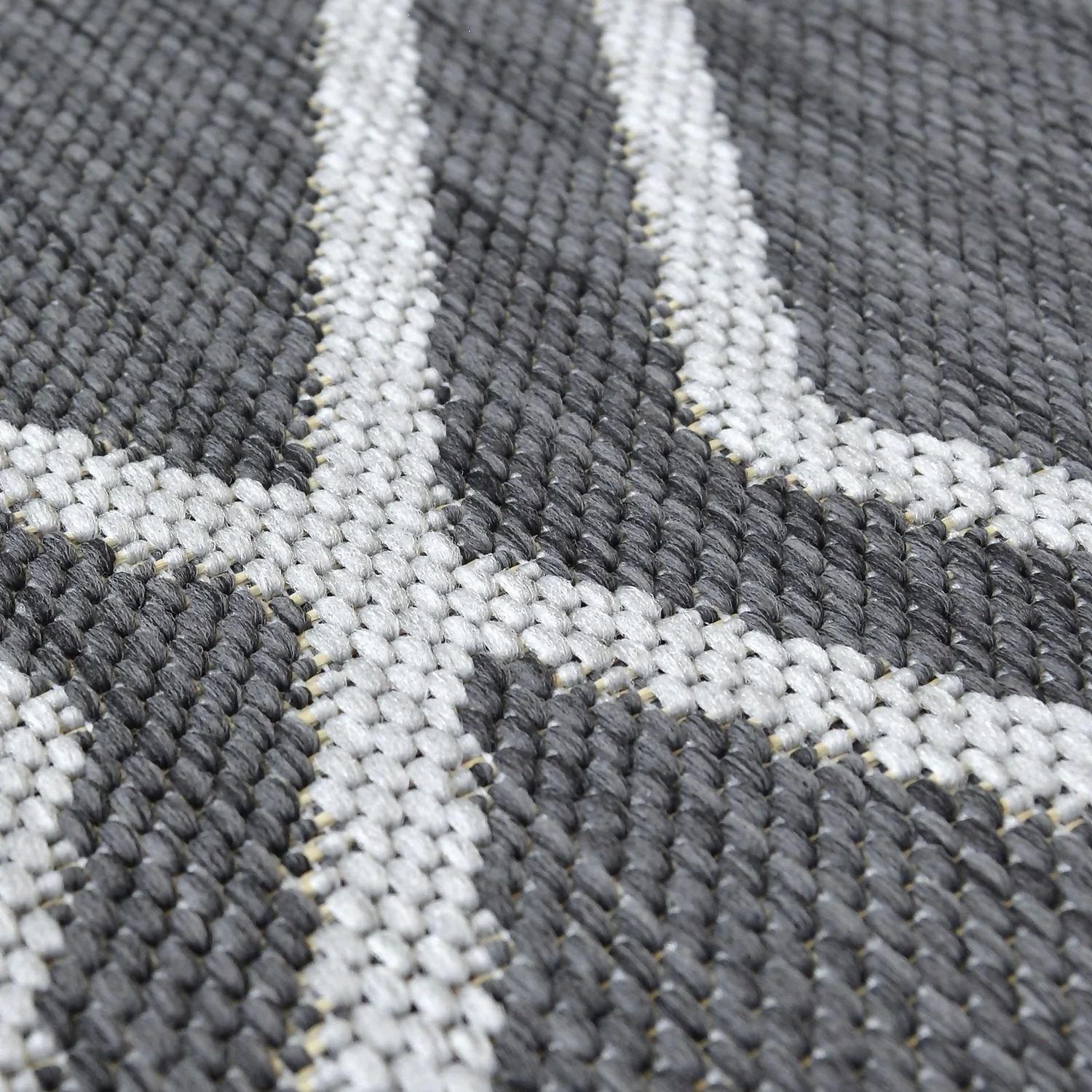 County Diamonds Indoor/Outdoor Rug - Silver - 120x170cm 4 County Diamonds Indoor/Outdoor Rug - Silver - 120x170cm - Image 4