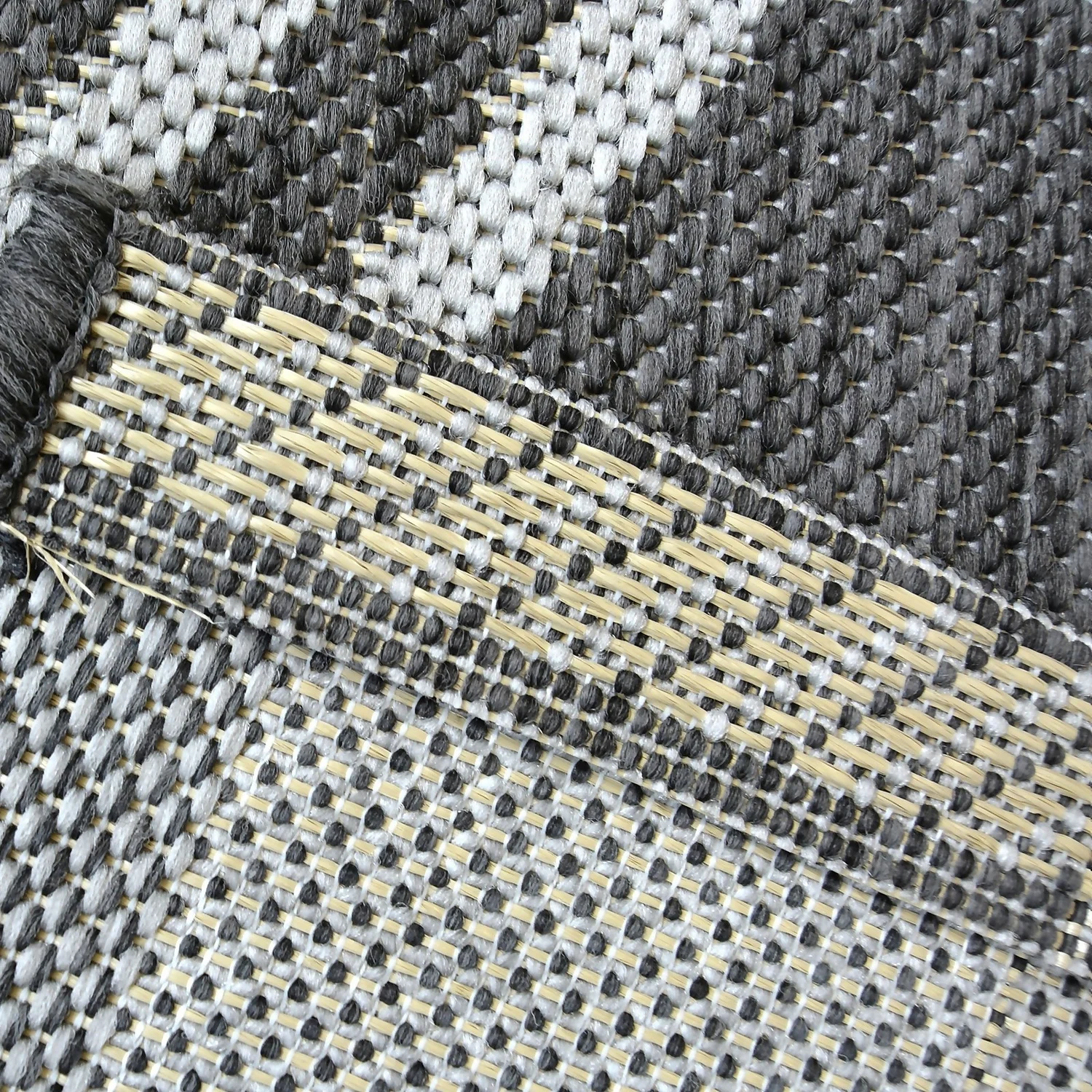 County Diamonds Indoor/Outdoor Rug - Silver - 120x170cm 6 County Diamonds Indoor/Outdoor Rug - Silver - 120x170cm - Image 6