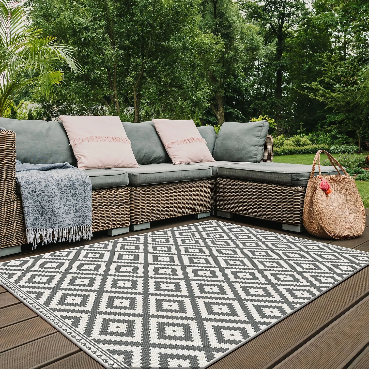Duo Weave Indoor/Outdoor Rug - Geo Grey - 120x170cm 2 Duo Weave Indoor/Outdoor Rug - Geo Grey - 120x170cm - Image 2