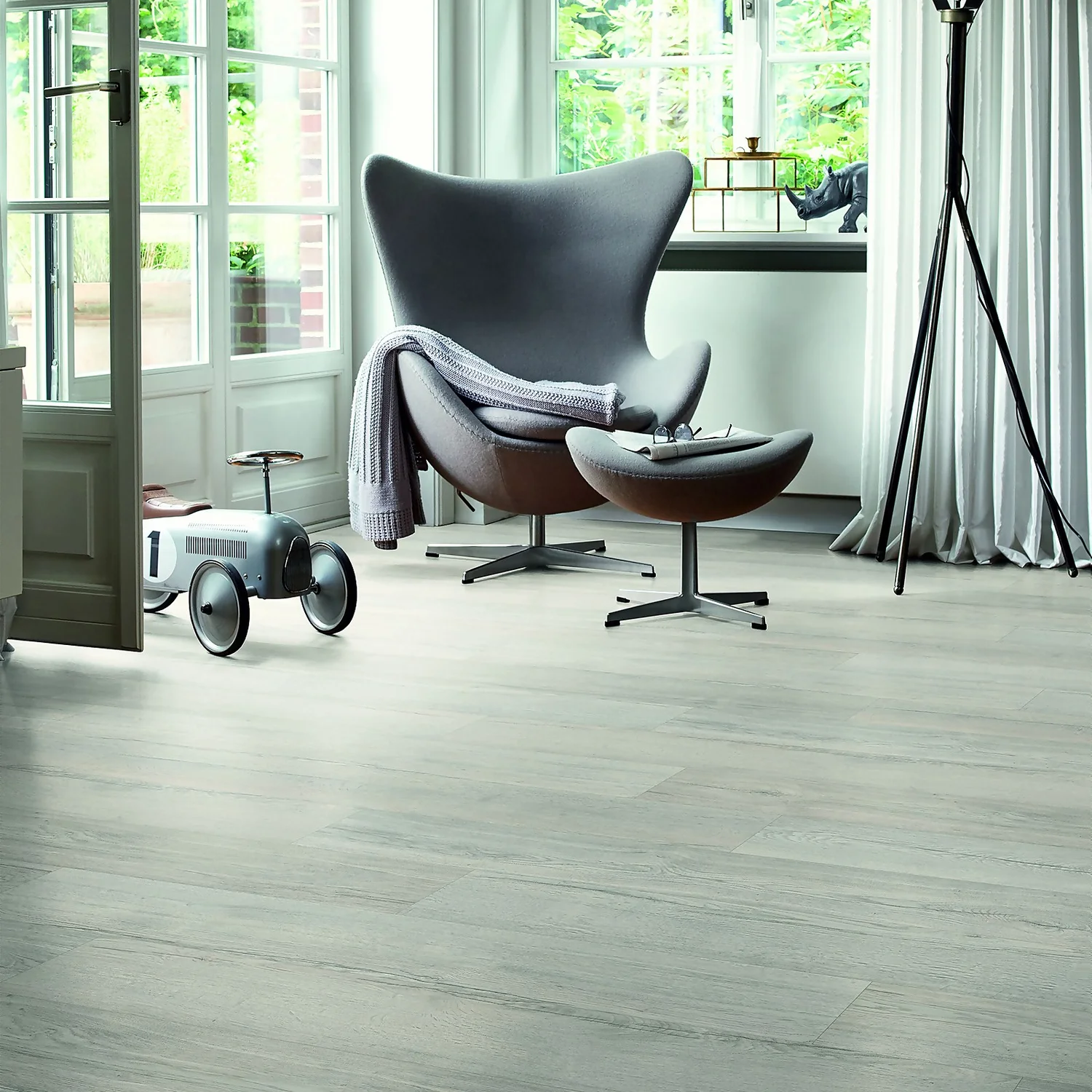 EGGER HOME Grey Elva Oak 10mm Laminate Flooring Sample 1 EGGER HOME Grey Elva Oak 10mm Laminate Flooring Sample